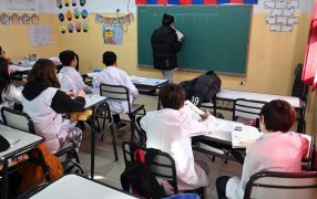 En medio del conflicto con gremios: A días del inicio de clases el Gobierno Nacional evalúa declarar la educación "servicio esencial"