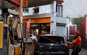 Por la suba del dólar oficial: Shell aumentó 37% promedio los precios de los combustibles