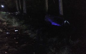 Un hombre de 47 años falleció en un accidente vial ocurrido en Caraguatay, el conductor despistó su automóvil hacia el carril contrario y colisionó contra un árbol de pino