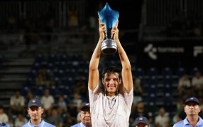 Tenis: Luciano Darderi superó a Facundo Bagnis 6-1 y 6-4 en la final del Córdoba Open