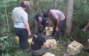 La Policía de Misiones incautó más de cien kilos de marihuana en General Urquiza, la droga era custodia por un individuo que se dio a la fuga abordo de una motocicleta
