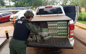 Gendarmería Nacional secuestró más de 31 mil paquetes de cigarrillos de contrabando: Uno de los vehículos utilizados en los ilícitos presentaba pedido de secuestro por robo en la provincia de Buenos Aires