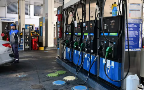 Tras la polémica por las tasas municipales, el Gobierno Nacional busca exponer a los Intendentes que cobren cargos en los combustibles