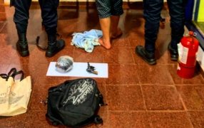 Posadas: Efectuaba disparos en la vía pública y llevaba casi medio kilo de marihuana oculto entre sus prendas, quedó detenido