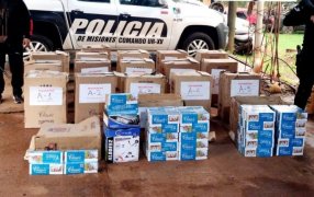 Misiones: Hallaron un vehículo volcado con 13 millones de pesos en cigarrillos de contrabando sobre la Ruta Nacional N° 12, carecía del correspondiente aval aduanero