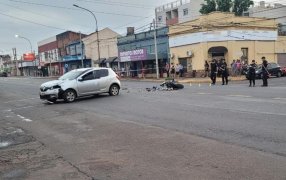 Posadas: Falleció un motociclista tras colisionar contra un automóvil sobre la Avenida Uruguay