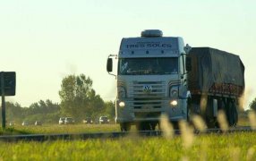 El transporte de cargas, al borde de la colisión por los costos: Subieron 248% en 2023