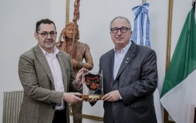 La provincia de Misiones fortalece lazos con Irlanda: Encuentro entre el Gobernador Hugo Passalacqua y el Embajador John Gerard McCoy