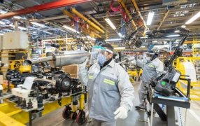 La industria cayó en Noviembre, y redujo su crecimiento de 2022 a 3,4%, según FIEL