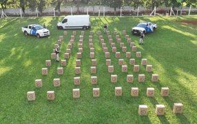 Prefectura Naval Argentina incautó un cargamento ilegal de más de cuatro mil cartones de cigarrillos en Misiones