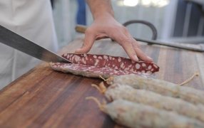 Imposibilidad de importar: ¿Fin de la picada?, fabricantes de chorizos y salamines denuncian desabastecimiento