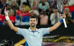 Tenis: Novak Djokovic dio una exhibición y está en cuartos de final del Abierto de Australia