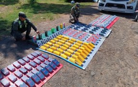 Llevaba 213 teléfonos de alta gama ocultos en la cabina: Los dispositivos estaban acondicionados en la cabina del camión