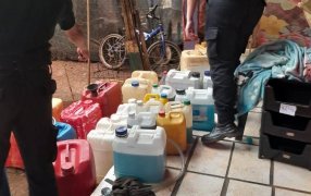 Misiones: Detectan venta ilegal de combustible en una vivienda e incautan 150 litros de combustible que se hallaban distribuidos en 25 bidones no homologados