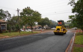 Asfalto sobre empedrado en diferentes sectores de la ciudad misionera de Apóstoles