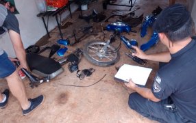 Apóstoles: Efectivos de la Unidad Regional VII lograron recuperar varios elementos robados de una vivienda, entre ellos una motocicleta