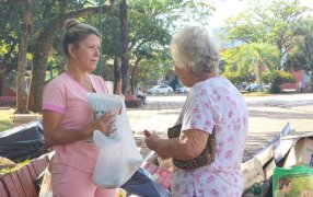 Eco Canje en Apóstoles: Una iniciativa exitosa por el cuidado del medio ambiente, cientos de personas se reunieron en la Plaza San Martín para llevar sus residuos clasificados y canjearlos por abonos y plantas