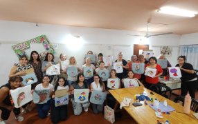 Misiones: Exitoso taller de "ARTErapia" Bolsos Pintados, con la participación masiva, de vecinas de los Municipios de; Apóstoles, Azara y San José
