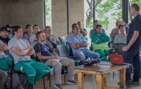 Posadas: Refuerzan la seguridad vial con capacitaciones a choferes de la Municipalidad, los trabajadores reciben conocimientos técnicos sobre sus tareas diarias, el control de las emociones ante situaciones diarias