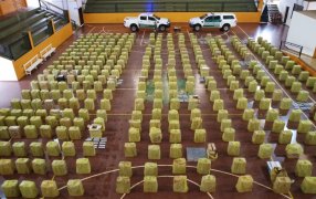 Gendarmería Nacional secuestra millonario cargamento de cigarrillos de contrabando, el camión que los transportaba fue requisado en el acceso a la localidad misionera de Puerto Esperanza