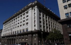 Tras ocho años de ausencia: Argentina volvió al mercado de deuda en dólares, colocó 1.000 millones de dólares al 9,26%