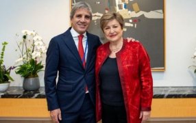 El FMI aprobó la revisión del acuerdo con la Argentina y destraba el desembolso de 1.000 millones de dólares