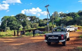 Misiones: Persecución y despiste la intersección de la Ruta Nacional N° 101 y la Ruta Provincial N° 19, secuestran una camioneta repleta de marihuana y detienen al conductor