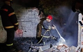 Oberá: Incendio estructural afectó tres inmuebles conectados entre sí, hubo daños materiales y dos personas asistidas