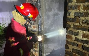 Oberá: Bomberos controlaron incendio en una vivienda, que afectó una construcción de mampostería con techo de chapas de zinc