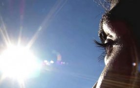 Importancia de cuidar la vista durante el verano: Mayor exposición al sol aumentan el riesgo de sufrir afecciones oculares tanto en niños como en adultos