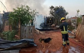 Misiones: Incendio destruyó por completo una vivienda en el Municipio de San Vicente sin dejar personas lesionadas