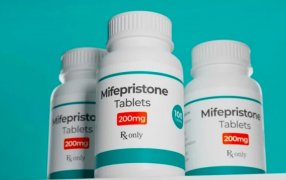 Senadores republicanos piden más regulaciones sobre la píldora abortiva en Estados Unidos