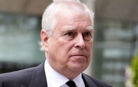 Arrestan a Andrew Mountbatten-Windsor bajo sospecha de mala conducta en un cargo público, dice la Policía Británica