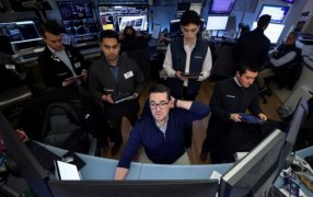 Llega a los 493 puntos básicos: El riesgo país rompió el piso de los 500 puntos y suben los bonos argentinos