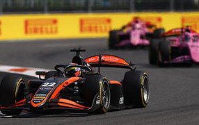 FIA Fórmula 2 en Miami: Nicolás Varrone arribó cuatro en la intensa carrera Sprint, donde ganó Nikola Tsolov quien lidera el certamen