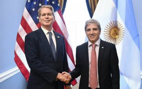 El Tesoro de Estados Unidos comenzó a inyectar dólares en el mercado cambiario y Bessent confirmó el swap por 20.000 millones de dólares