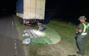 Un camión transportaba sesenta teléfonos celulares sin aval aduanero: Los equipos se encontraban disimulados en el compartimiento de carga