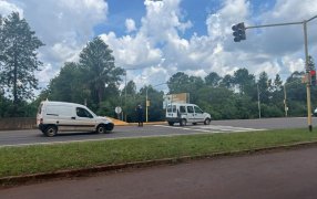 Choque en cadena sobre la Ruta Nacional N° 105 frente al Club de Campo La Eugenia dejó tres vehículos dañados, no se registraron personas lesionadas