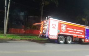 Posadas: Sofocaron el incendio en un bar abandonado de la zona oeste, el fuego fue controlado rápidamente y no se registraron heridos