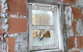 Posadas: Lo atraparon cuando intentaba entrar por el ventiluz de una vivienda para robar, en una vivienda del Barrio Hermoso