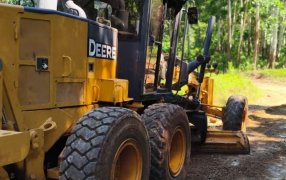 Misiones: La Dirección Provincial de Vialidad trabaja en caminos vecinales de Colonia Monteagudo