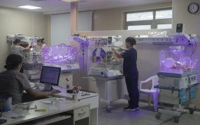 Cuando el padre entra al quirófano: La Revolución silenciosa que transforma el nacimiento en la provincia de Misiones
