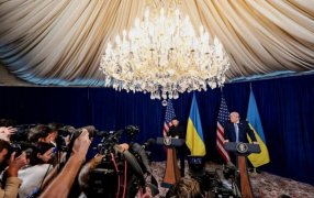 El Presidente de Estados Unidos, Donald Trump redobla sus grandes apuestas de política exterior en un torbellino de fin de año