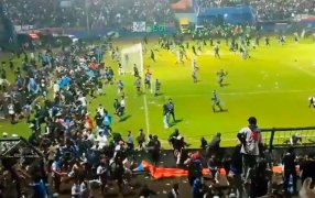 Tragedia en el fútbol de Indonesia: Más de cien muertos en enfrentamientos
