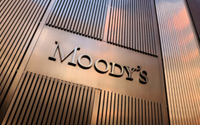 Por el acuerdo con el FMI y el desarme del cepo, Moody’s subió la calificación de la deuda argentina, también cambió la perspectiva, de “positiva” a “estable”