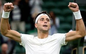 Histórico: El tenista argentino Tomás Etcheverry eliminó a la leyenda británica, Andy Murray en el ATP 500 de Basilea