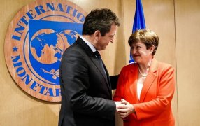 El FMI desembolsa 3800 millones de dólares, pero alerta por una situación económica “muy frágil”