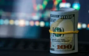 La brecha cedió de 63% a 53%: El día lunes, el dólar blue sufrió la mayor caída diaria de 2024 y llegó a los 1.385 pesos para la compra