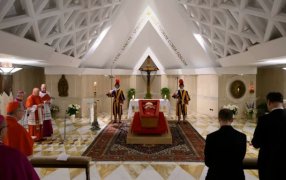 La Oficina de Celebraciones Litúrgicas del Vaticano ha anunciado que el funeral del Papa Francisco tendrá lugar el sábado 26 de Abril