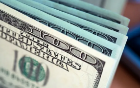 Menor volatilidad en la plaza cambiaria: El dólar oficial cayó por quinta jornada consecutiva, acumula una baja de casi 50 pesos desde su máximo